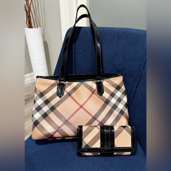 Burberry Nova Check Nickie Tote Bag - Picture 14 of 14